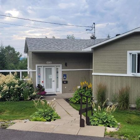 Auberge Aux Deux Pères Magog Exterior foto