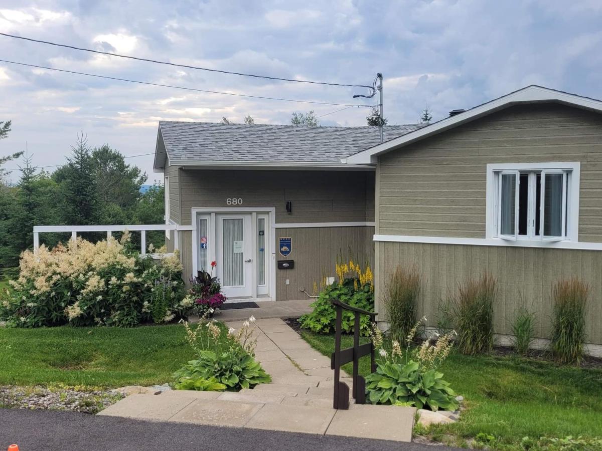 Auberge Aux Deux Pères Magog Exterior foto