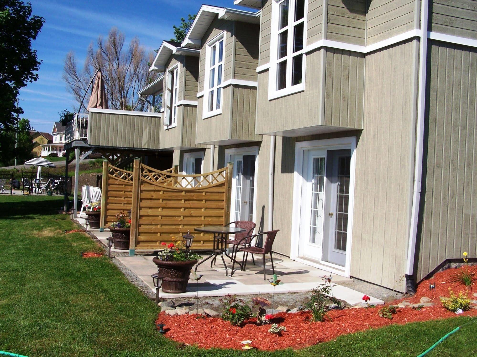 Auberge Aux Deux Pères Magog Exterior foto